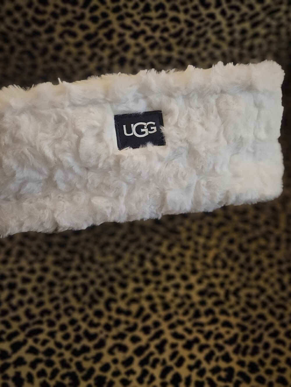 UGG Cream Faux Fur Basket with Logo Patch - Picture 3 of 7